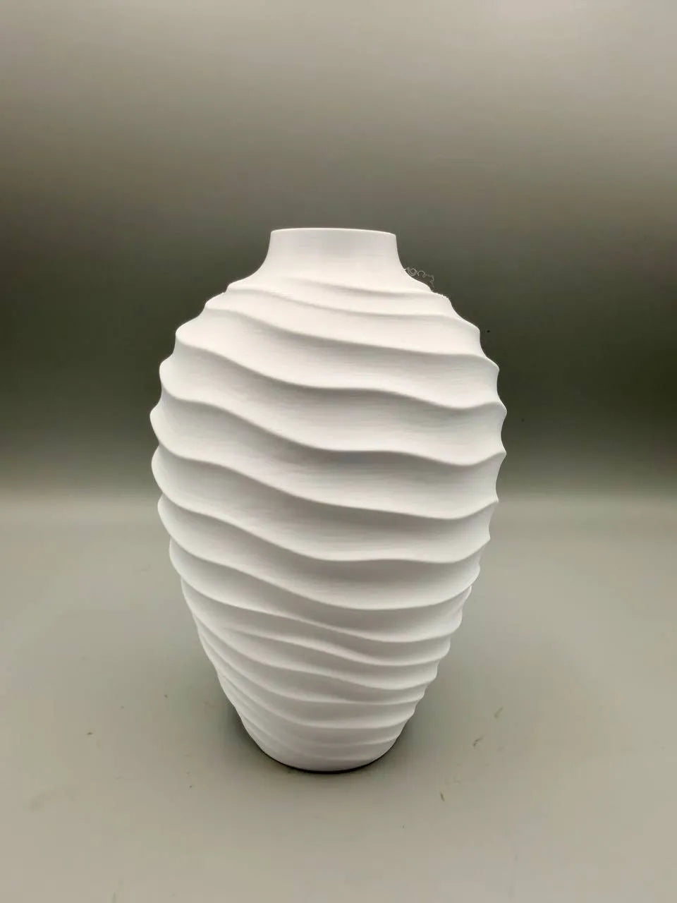 Waves – Vaso scultoreo dal design moderno e organico