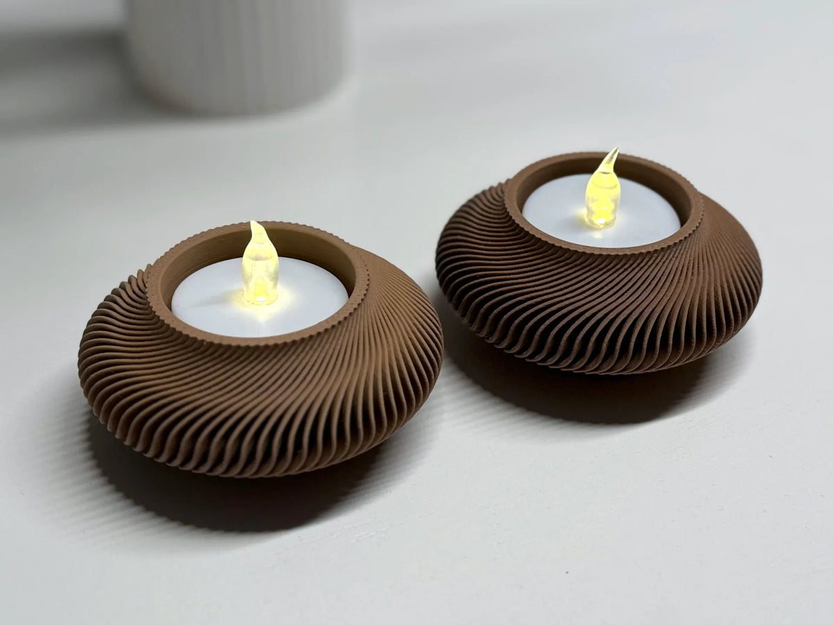 Portacandele decorativo a forma di lanterna, realizzato tramite stampa 3D e pensato per l’utilizzo con luci LED tealight.