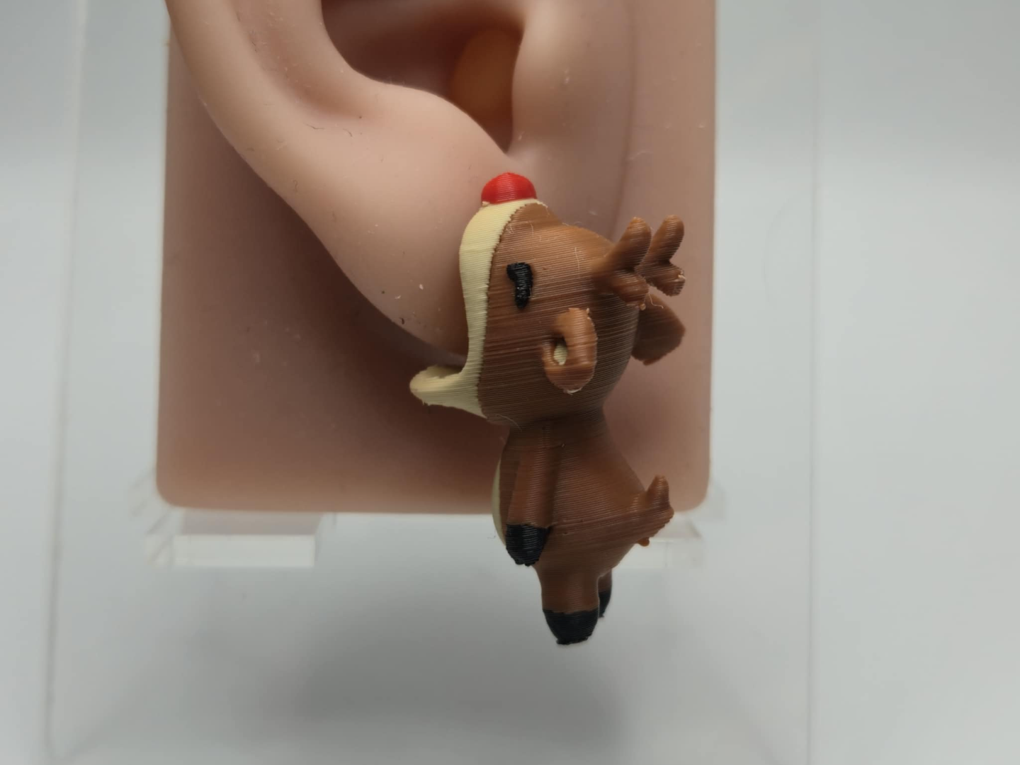 Orecchino decorativo renna natalizia  – Modello unico e divertente