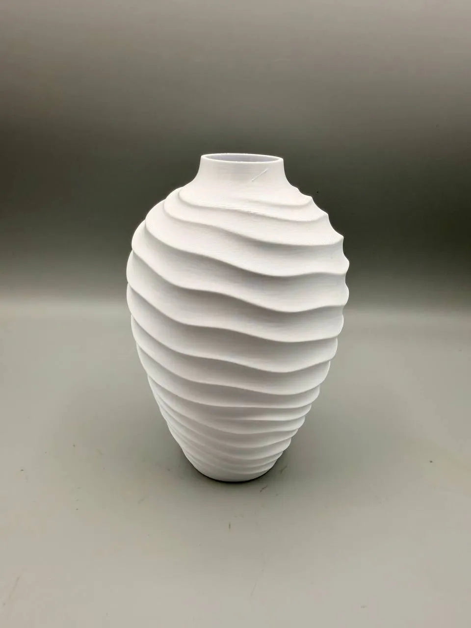 Waves – Vaso scultoreo dal design moderno e organico