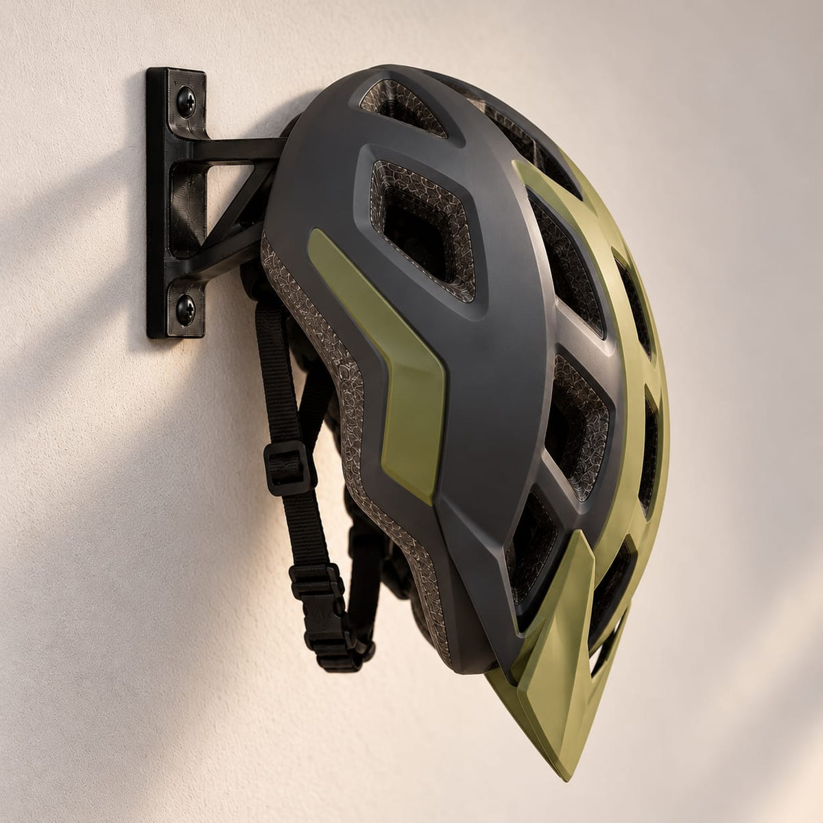 Supporto casco bici da parete in PETG nero – Staffa portacasco con viti e tasselli | Format3D Print