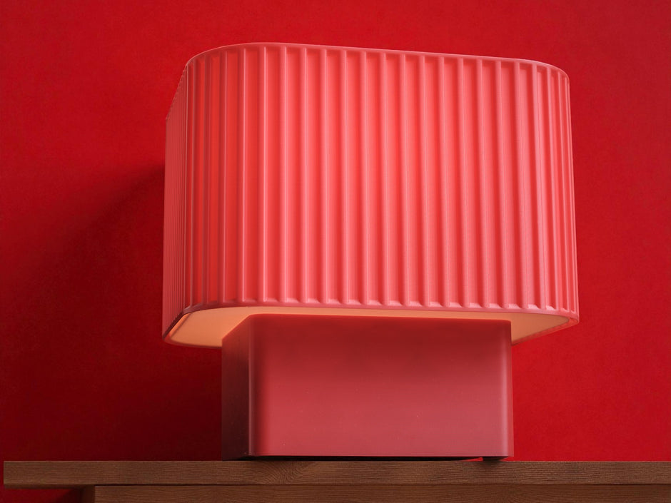 Lampada LED moderna con paralume translucido