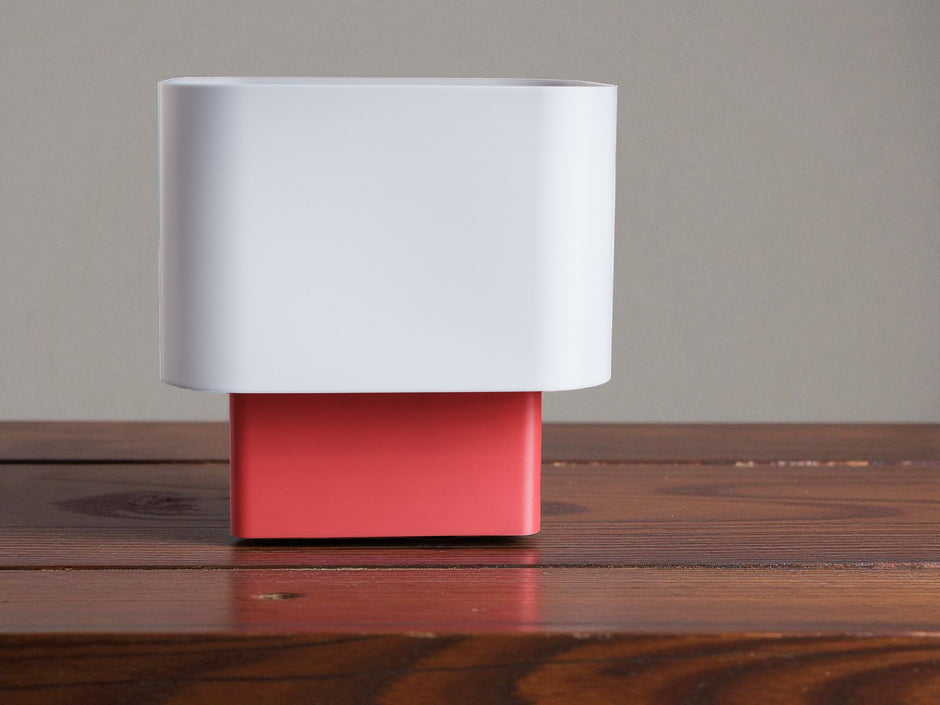 Lampada LED moderna con paralume translucido