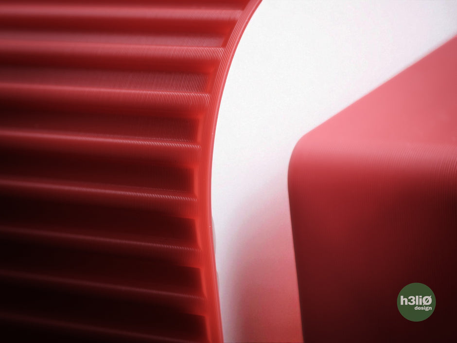 Lampada LED moderna con paralume translucido