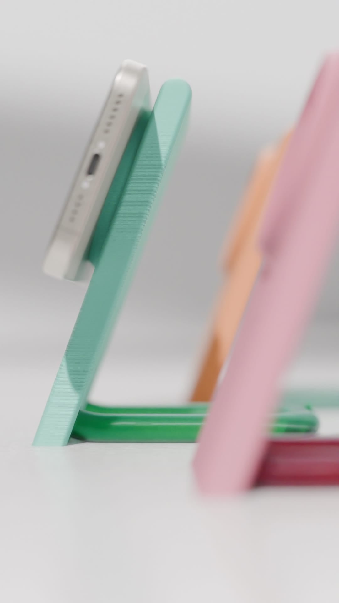 Supporto Smartphone in Stile Moderno – Disponibile in Verde