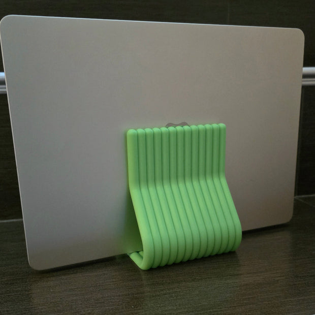 Stand verticale elegante per MacBook M1/M2