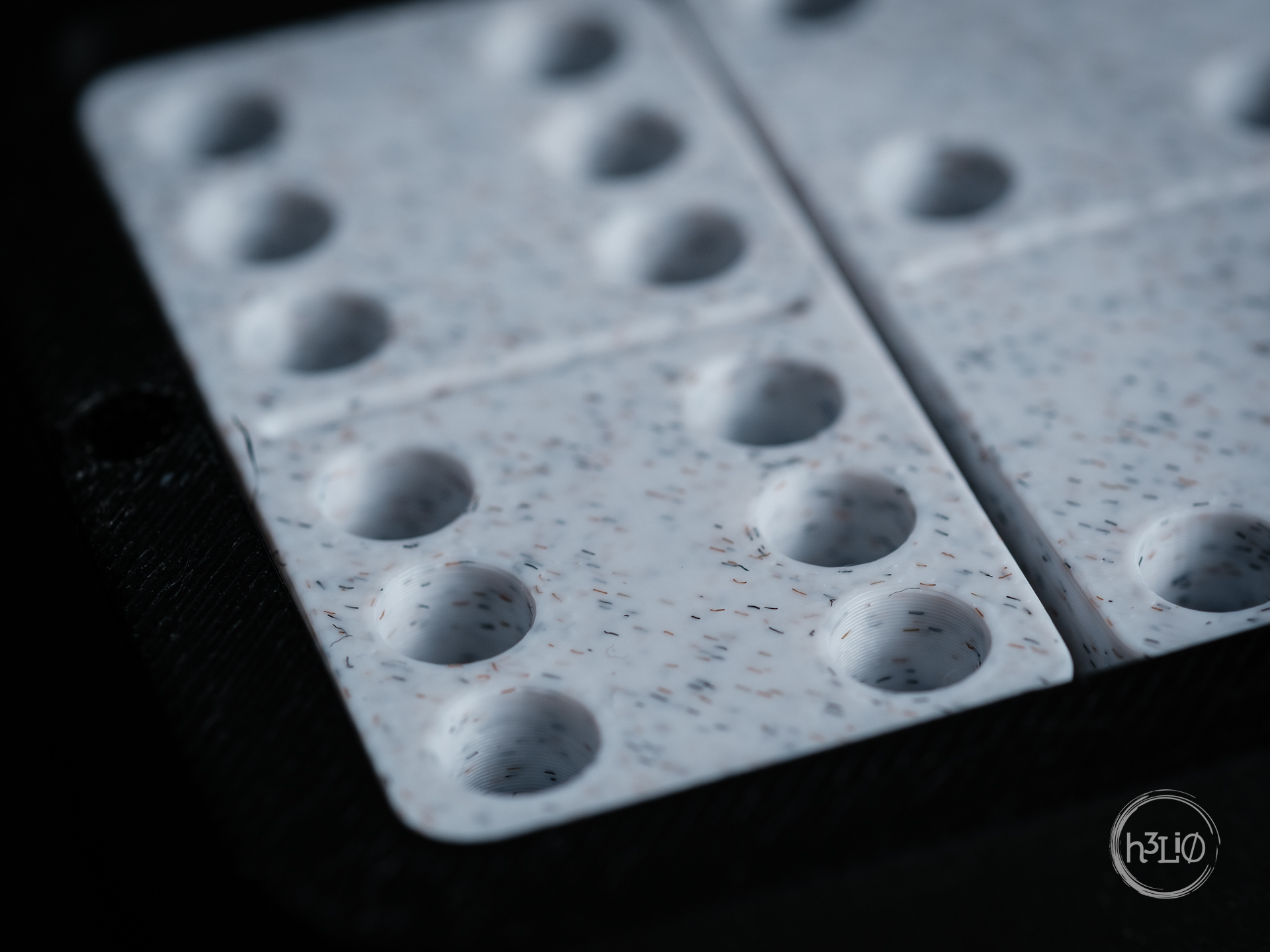 Set domino con custodia e supporto – design moderno compatto