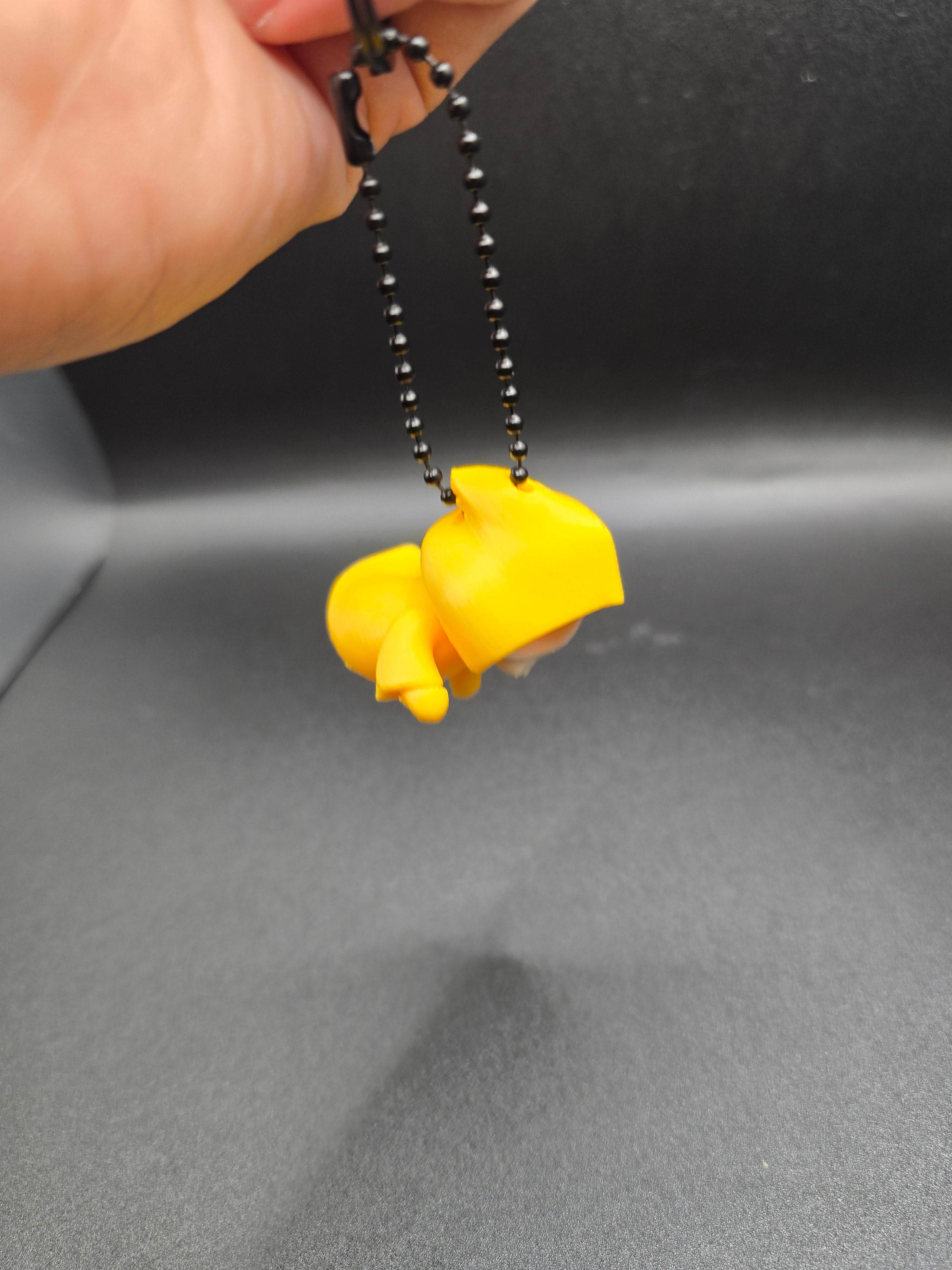 Portachiavi Halloween – Mini scheletro con cappuccio giallo