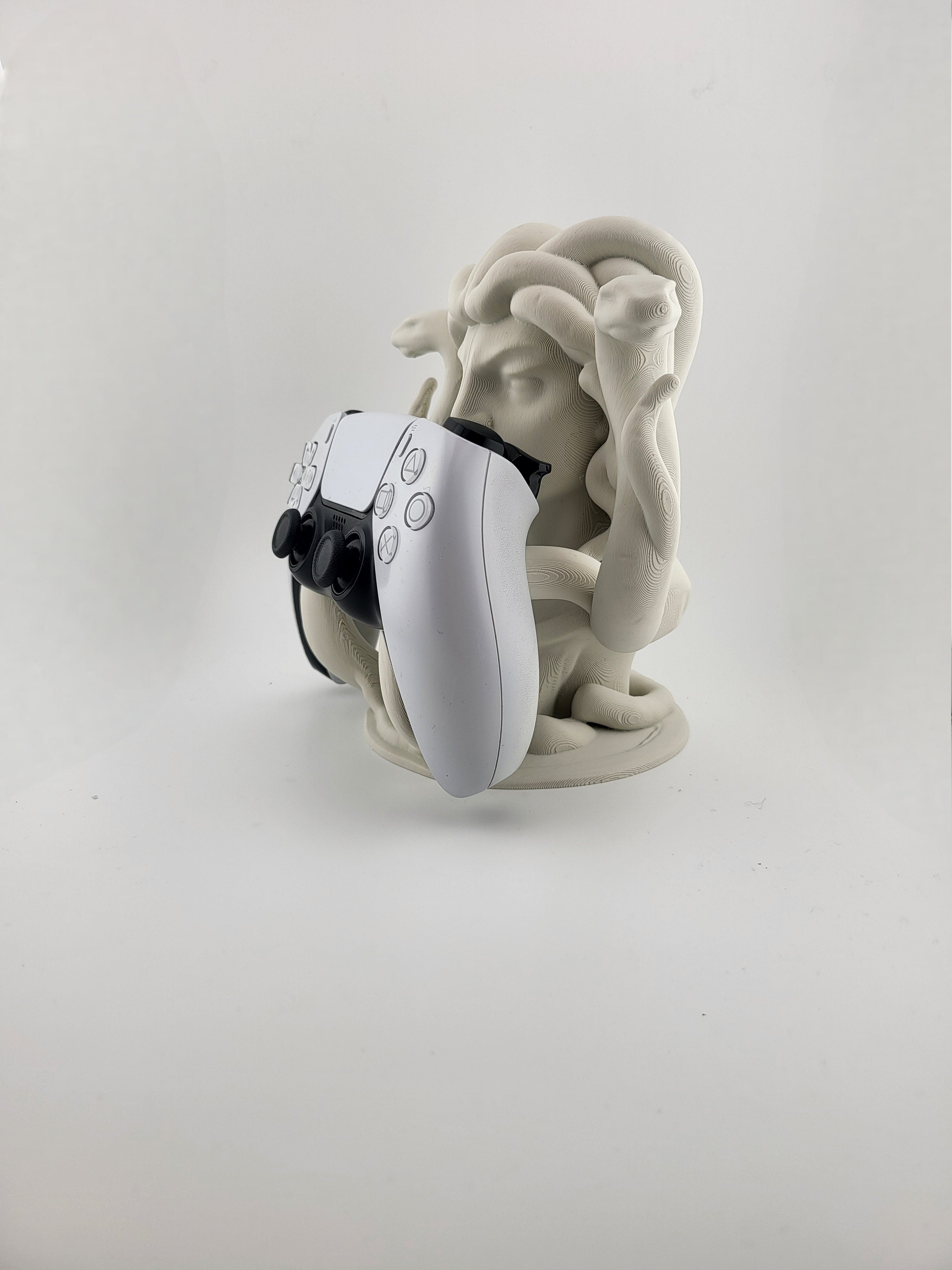 Supporto per Controller PS5/PS4 – Medusa Design (Stampa 3D)