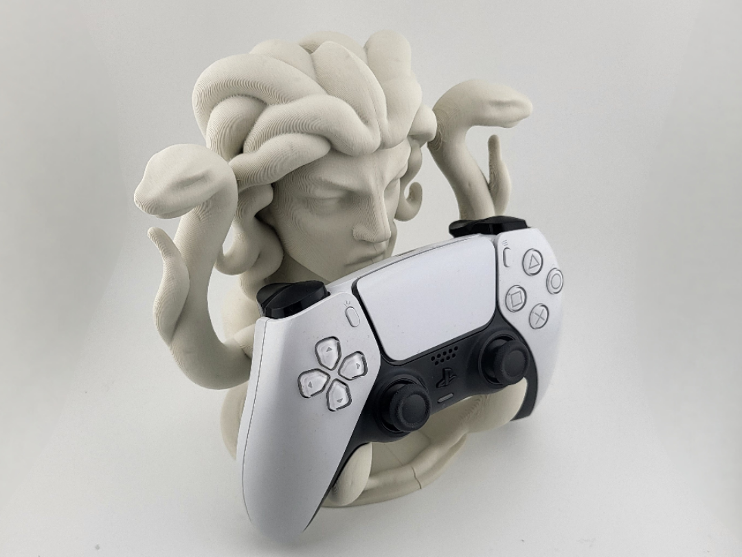 Supporto per Controller PS5/PS4 – Medusa Design (Stampa 3D)
