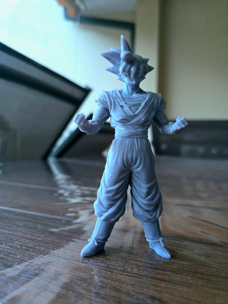 Miniatura Stile Anime Saiyan - Stampa 3D in Resina - 10 cm da dipingere