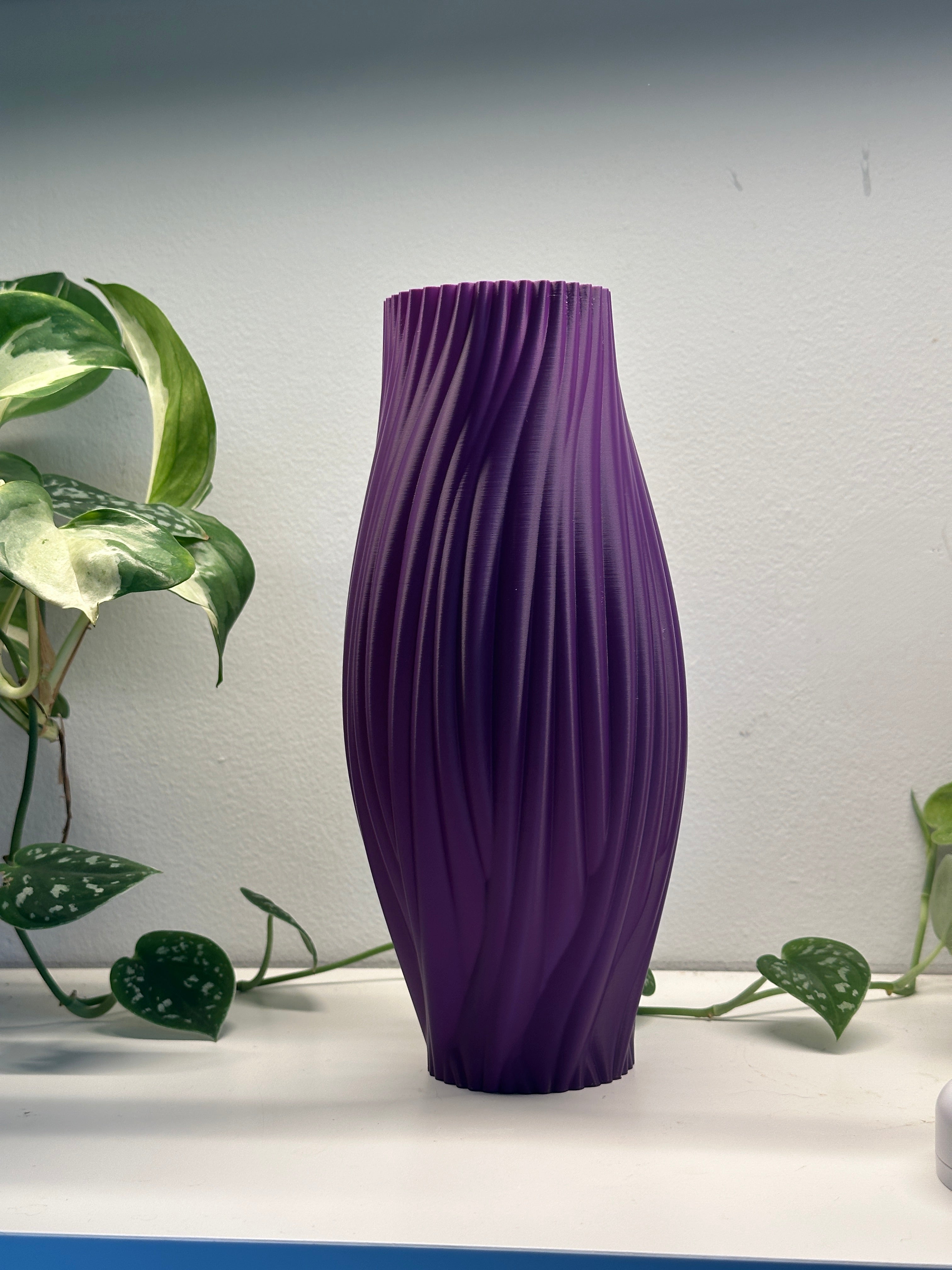 Vaso decorativo moderno in stampa 3D – Viola twist