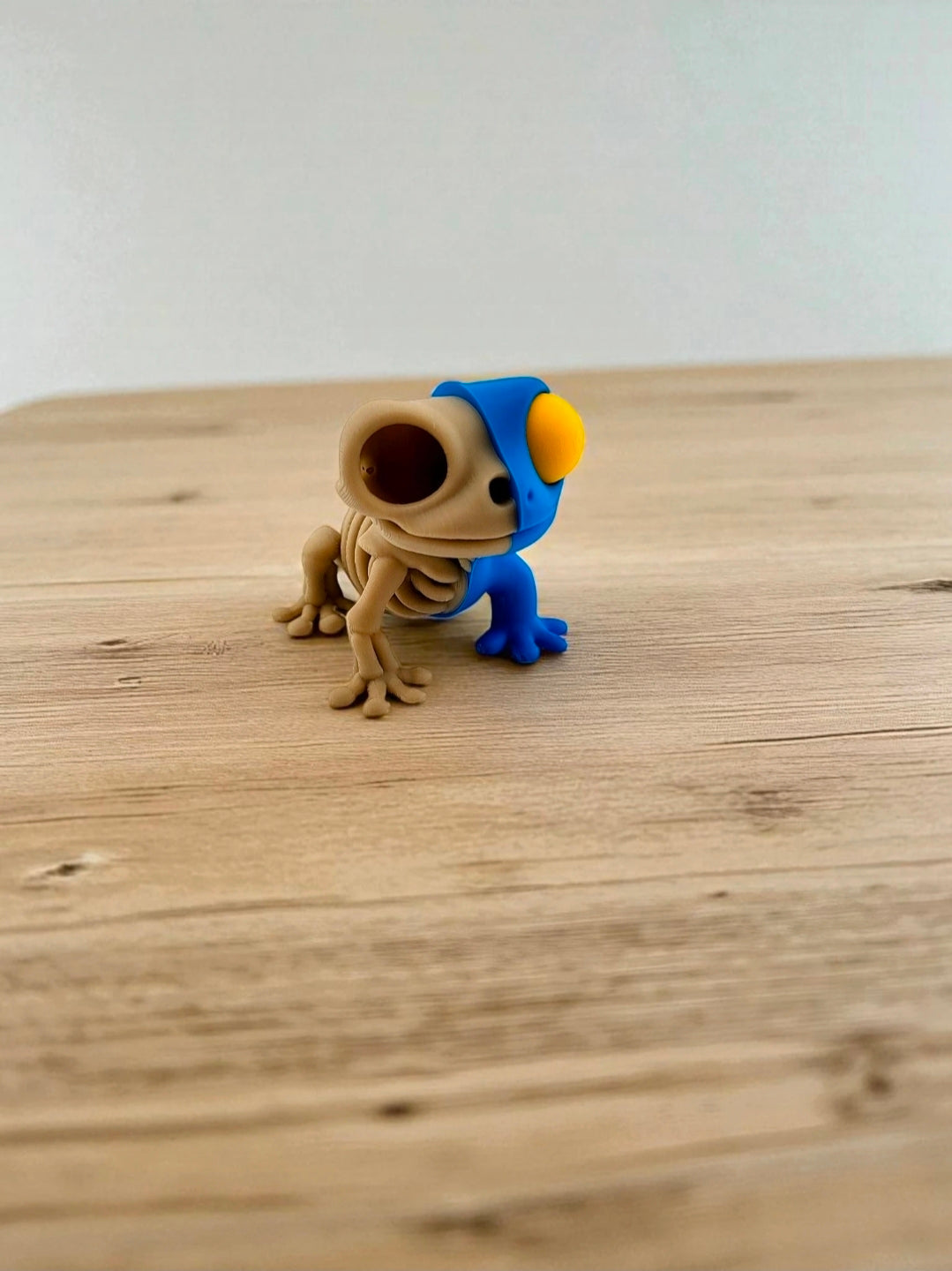 Geco decorativo metà scheletro metà vivo – figura da collezione