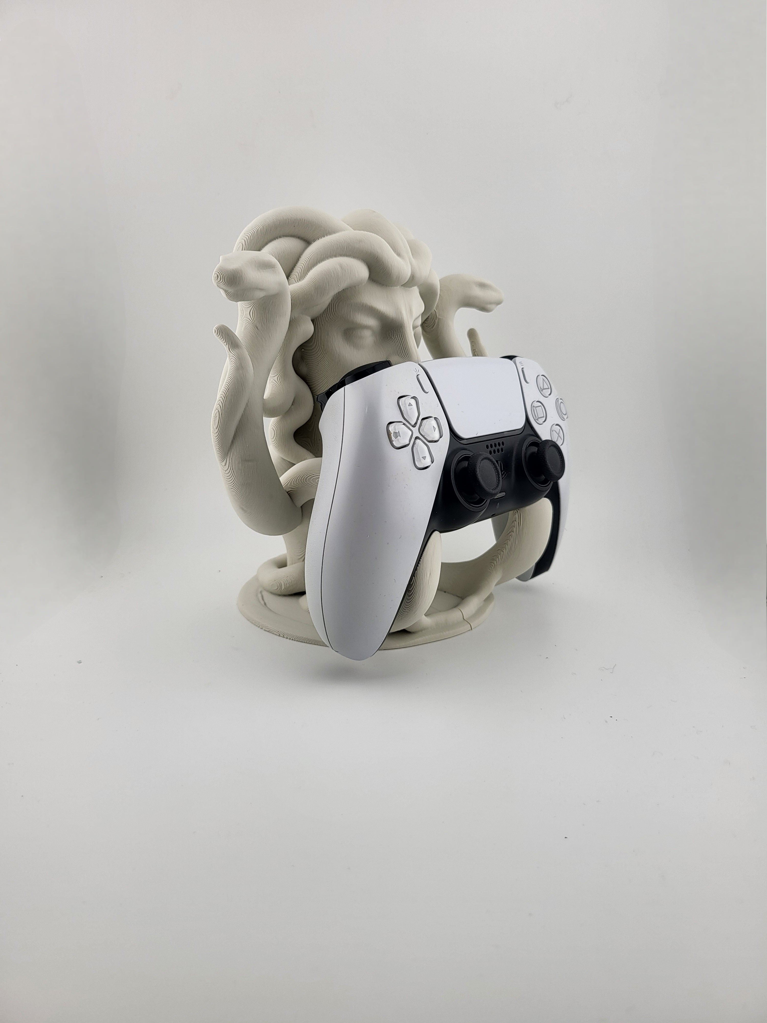 Supporto per Controller PS5/PS4 – Medusa Design (Stampa 3D)