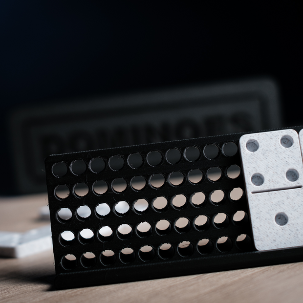 Set domino con custodia e supporto – design moderno compatto