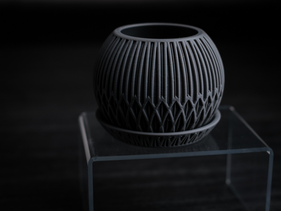 Vaso geometrico in stampa 3D con sottovaso